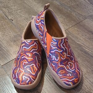 UIN Walking Slip On Shoes Size 10 Colorful  Squiggles Loafers Lightweight